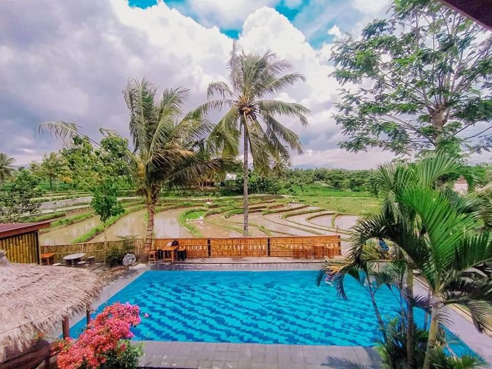 Peraja Bungalows Loyok Sangyang Exterior photo